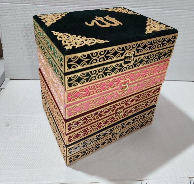 This is beautiful quran box in beautiful colours.
